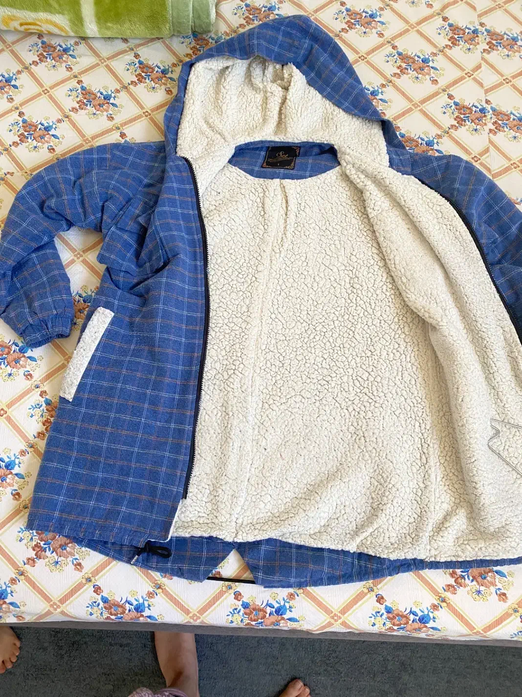 پالتو پشمی|لباس|اصفهان, خانه اصفهان|دیوار