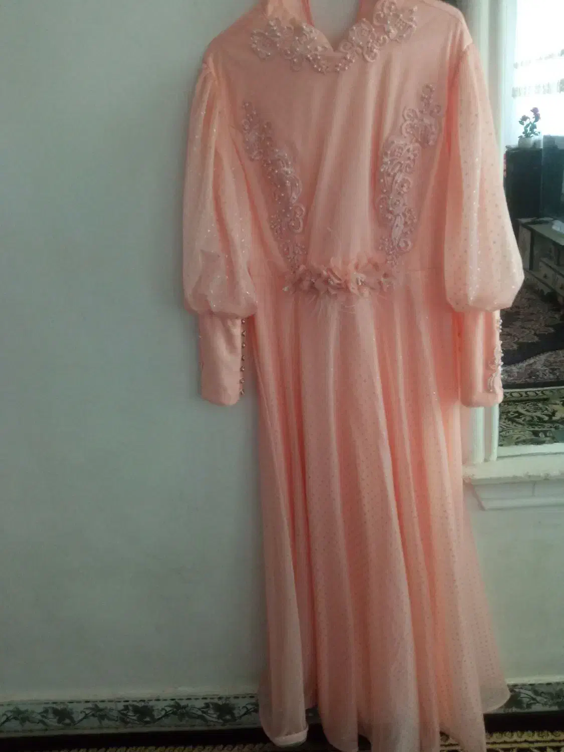 لباس مجلسی|لباس|کبودرآهنگ, |دیوار