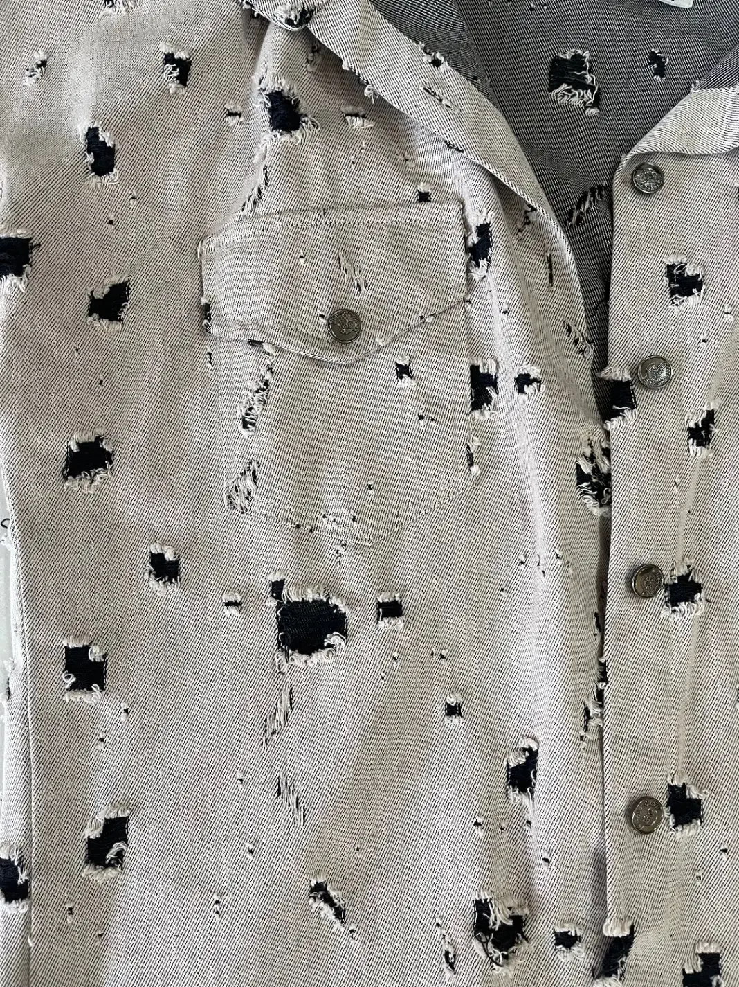 مانتو و شلوار|لباس|شیراز, بعثت|دیوار