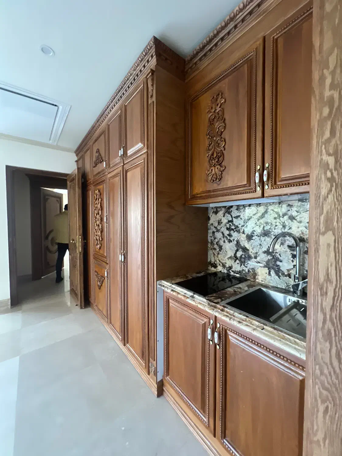 اپارتمان۳۳۰متر۴خواب نیاوران۱۵۰متر حیاط اختصاصی