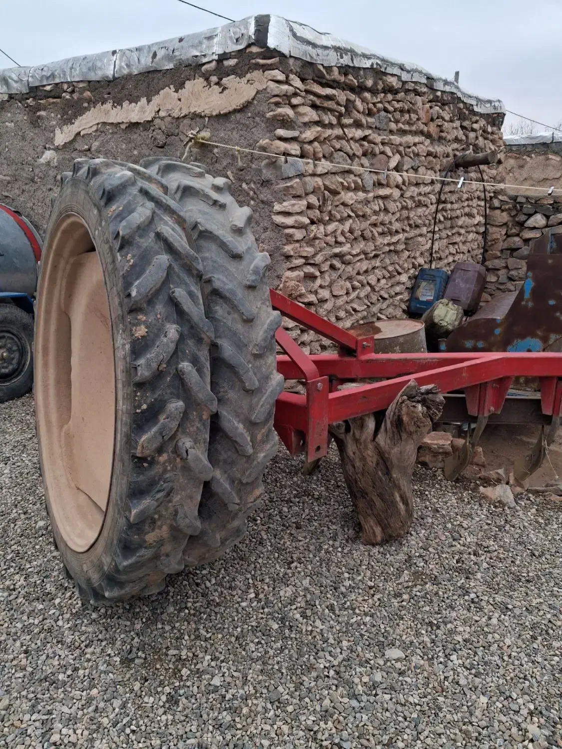 لاستیک باریک سالم|خودرو سنگین|زنجان, |دیوار