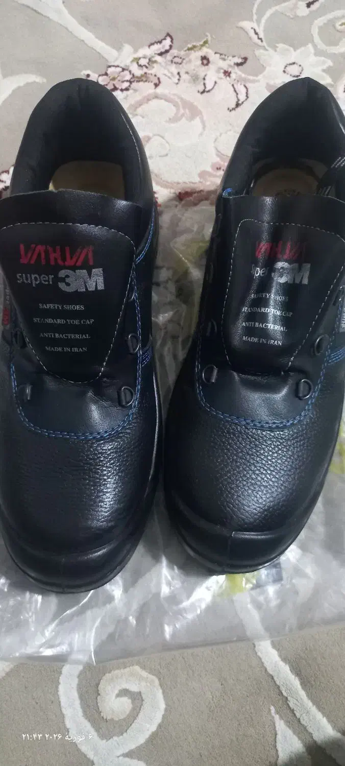 کفش ایمنی شماره ۴۳|کیف، کفش، کمربند|مرودشت, استادیوم‎|دیوار