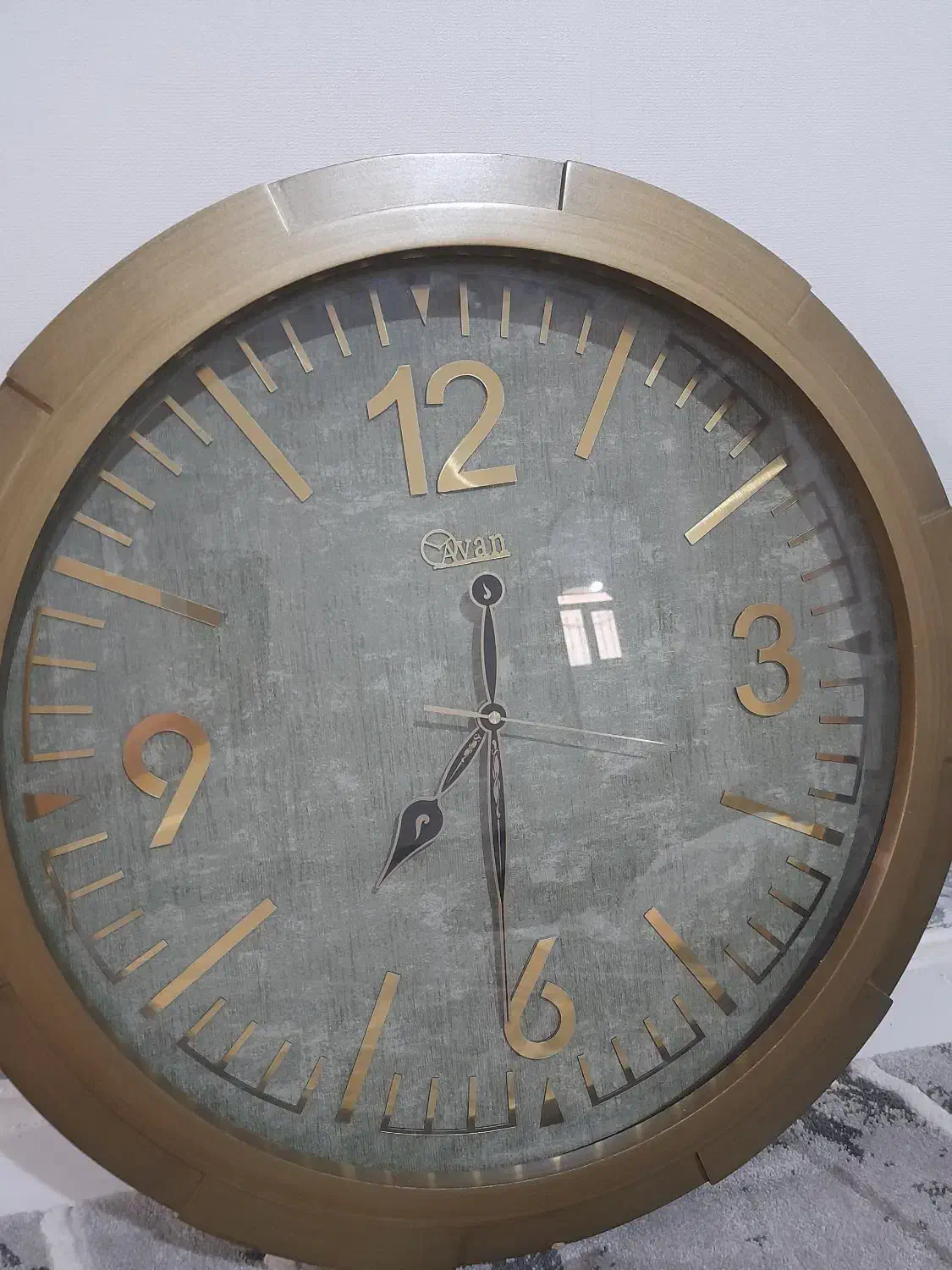 ساعت دیواری|ساعت دیواری و تزئینی|ری, سیزده آبان|دیوار