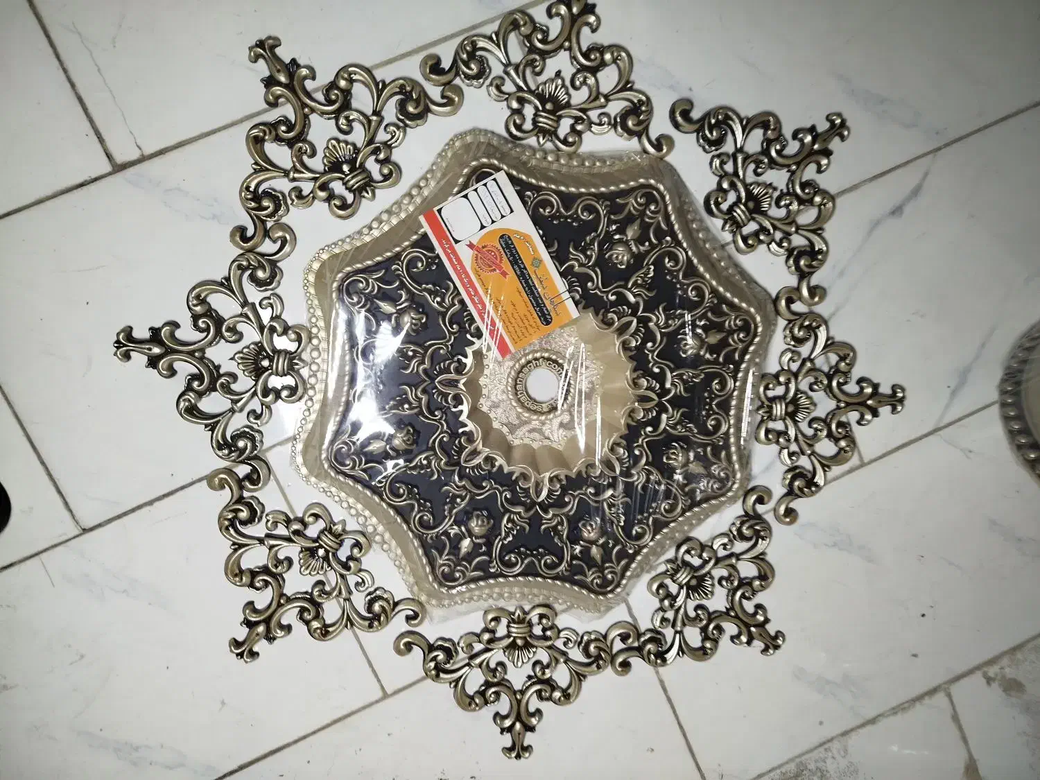 زیر لوستر.  دور لوستر.  دورلامپی.   دایره و ستاره|لوستر و چراغ آویز|نجف‌آباد, مولوی شمالی|دیوار