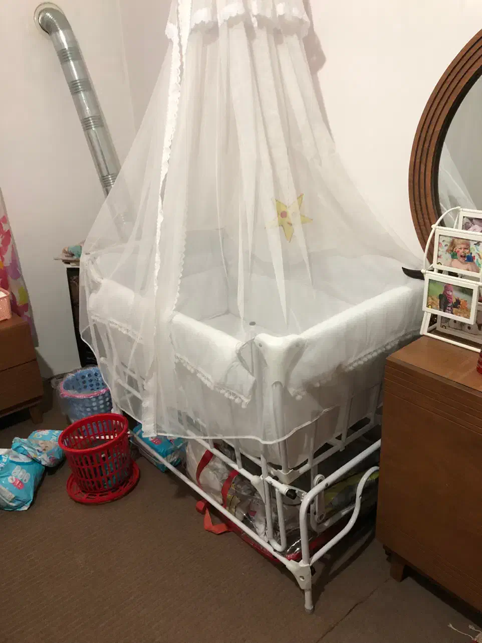 تخت گهواره ای نوزاد کنار مادر|اسباب و اثاث بچه|قائم‌شهر, |دیوار