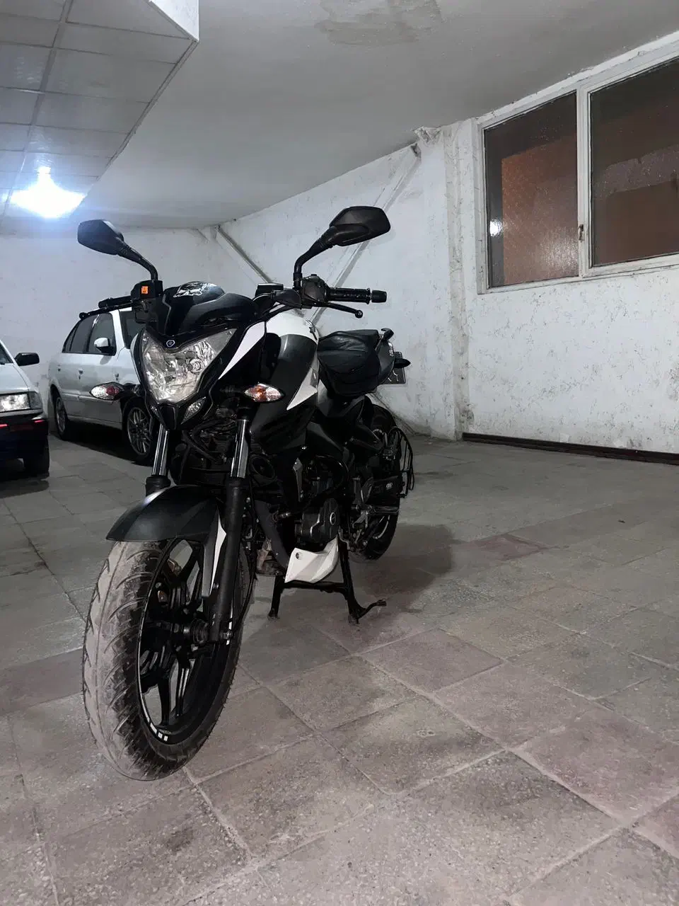 باجاج پالس ان اس 200 مدل 96 سفید|موتورسیکلت|شیراز, گود خزینه|دیوار