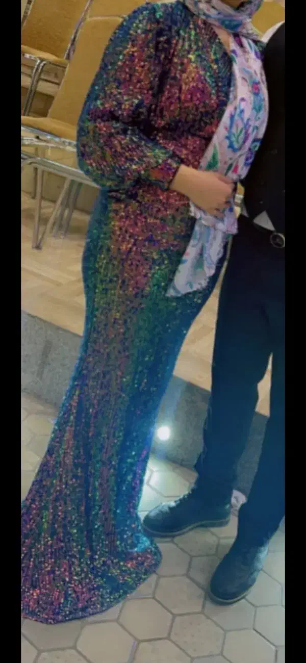 لباس مجلسی|لباس|قروه, |دیوار