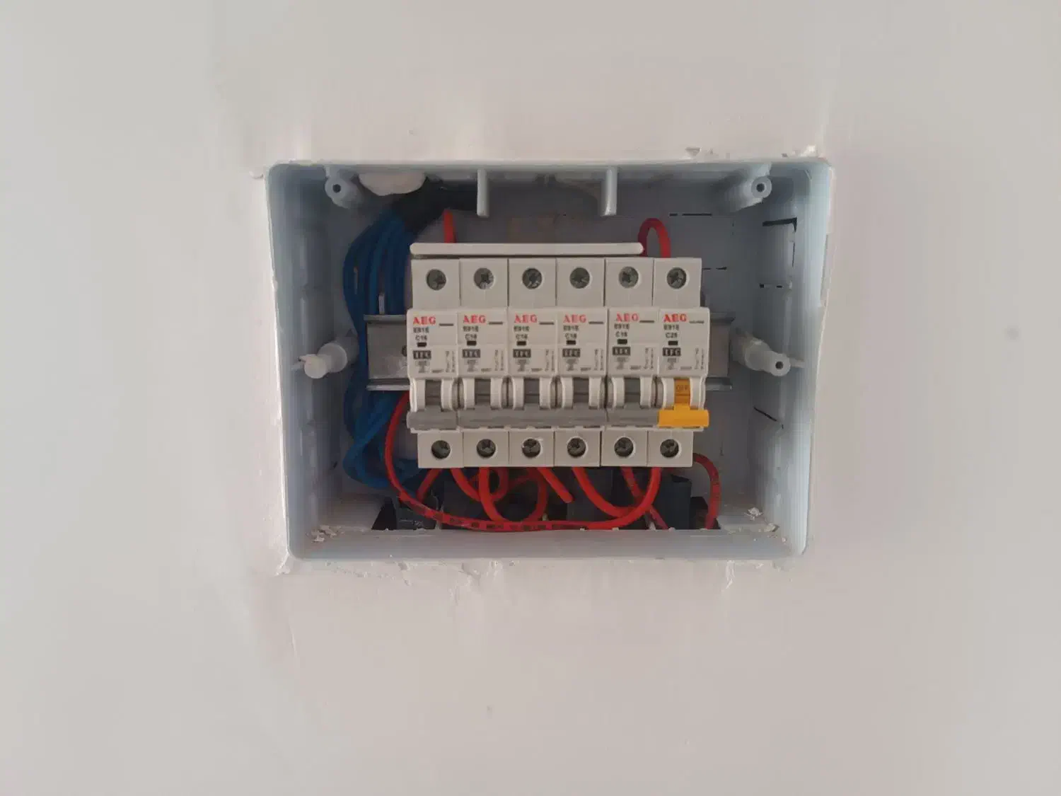 برقکاری ساختمان.نصب لاین نوری و..|خدمات پیشه و مهارت|اراک, |دیوار