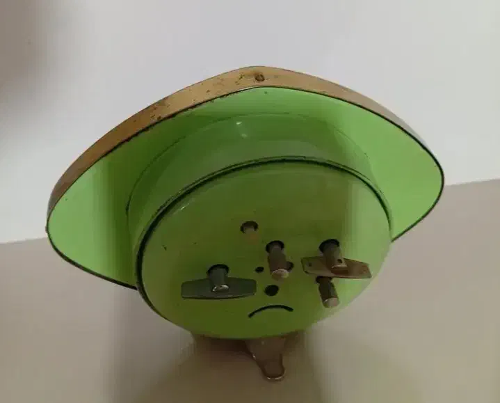 ساعت قدیمی|کلکسیون اشیاء عتیقه|شهرضا, |دیوار