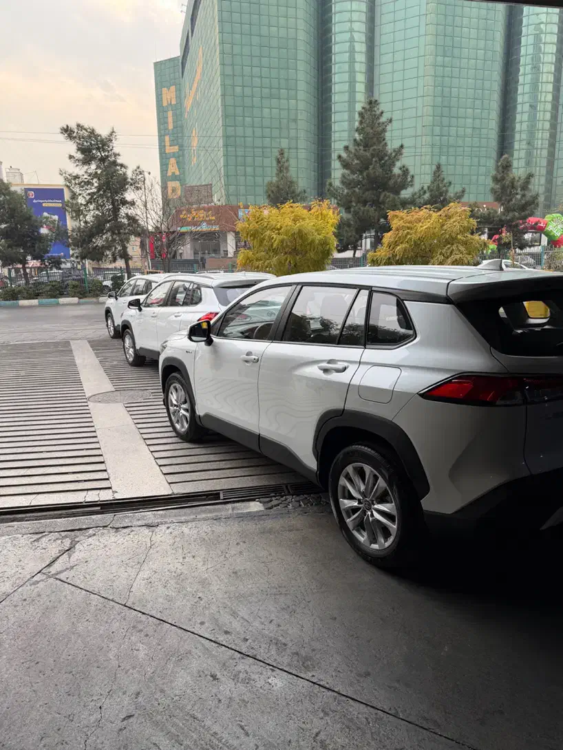 کرولا کراس سفید مدل۲۰۲۵|خودرو سواری و وانت|تهران, شهرک غرب|دیوار