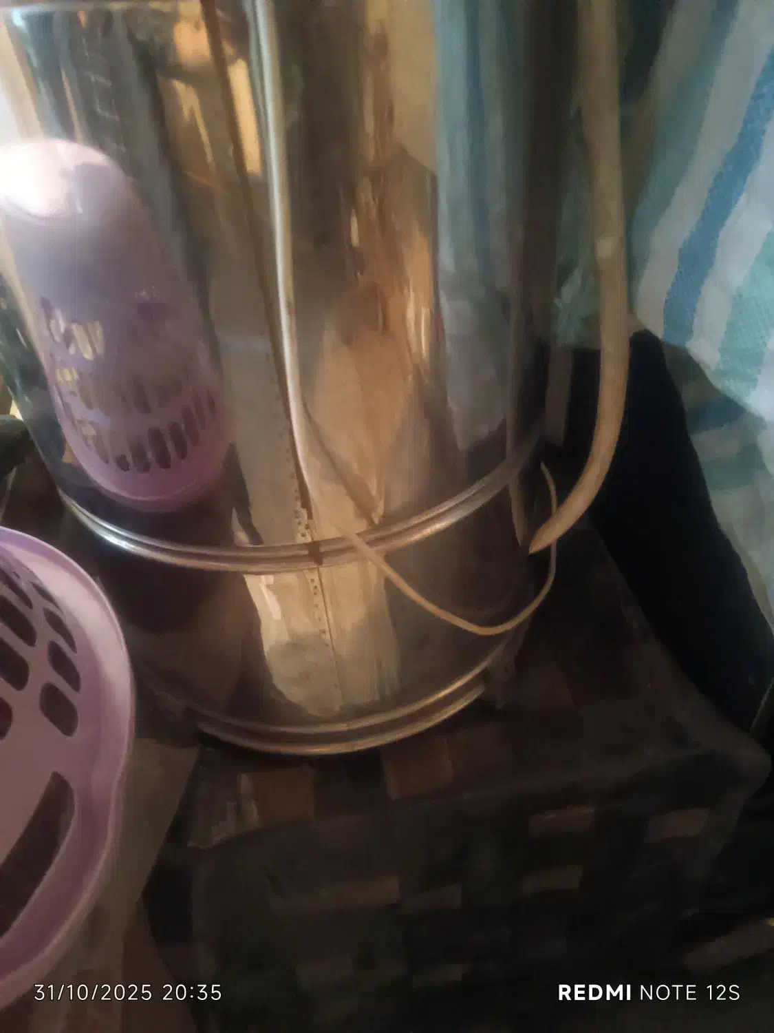 میز نهار خوری دوتا لوستر کهنه شویی ووایفای بی سیمی|میز و صندلی غذاخوری|بناب, |دیوار