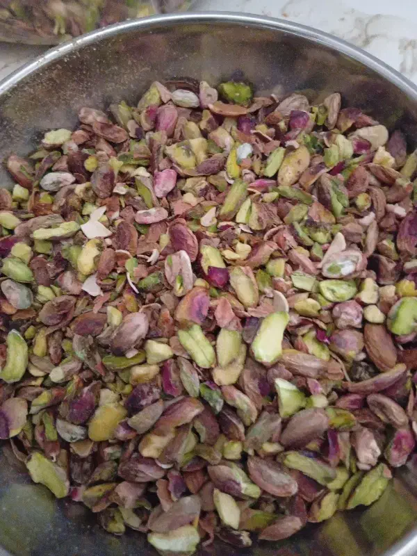 مغزپسته|خوردنی و آشامیدنی|طاغنکوه, |دیوار