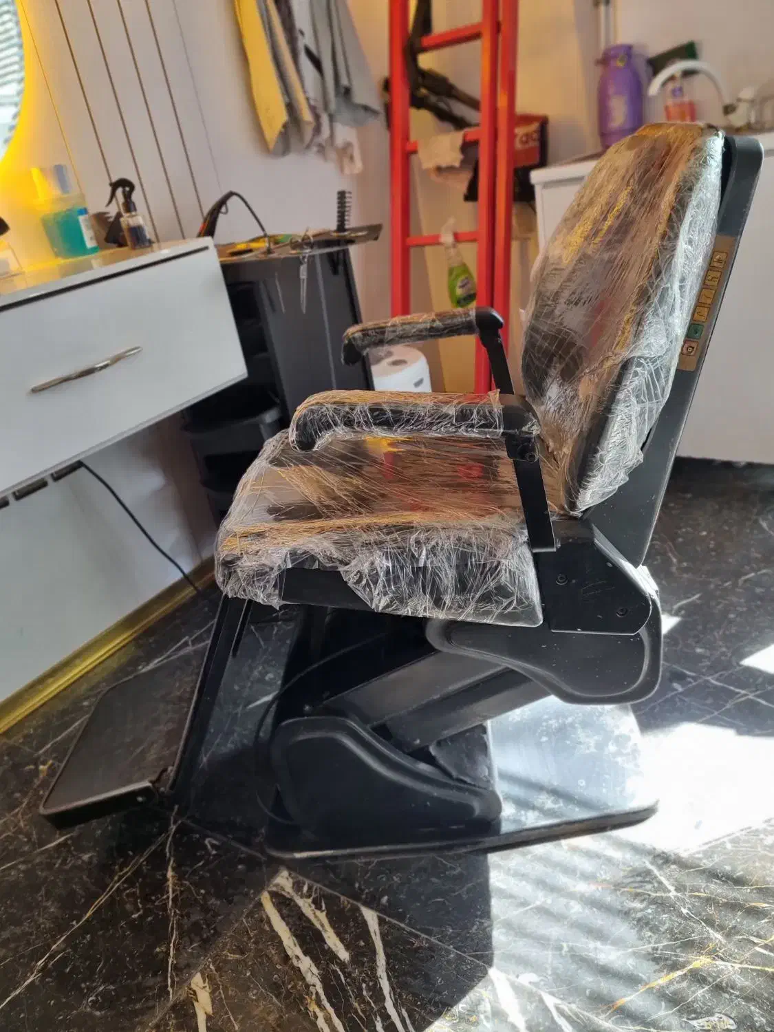 صندلی آرایشگاه‌مردانه|آرایشگاه و سالن‌های زیبایی|چهاردانگه (تهران), |دیوار