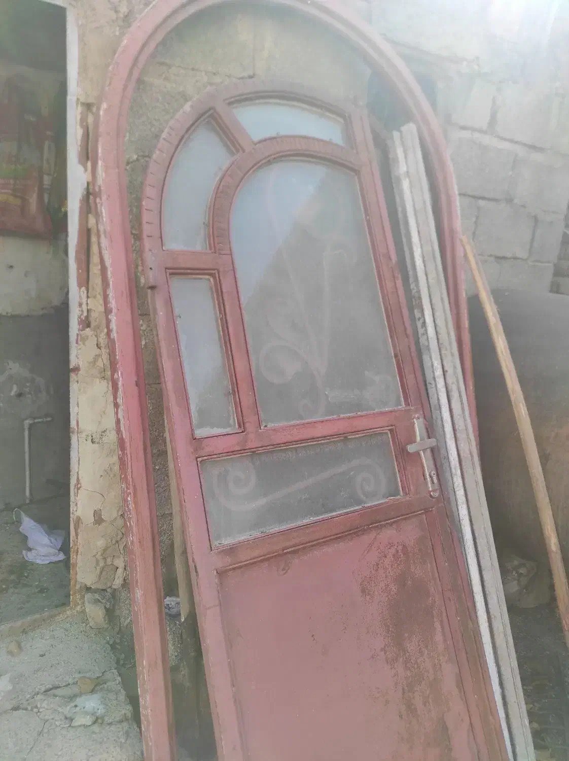 یک درب منزل سنگین وزن کاملا سالم و کم استفاده|مصالح و تجهیزات ساختمان|سیلوانه, |دیوار