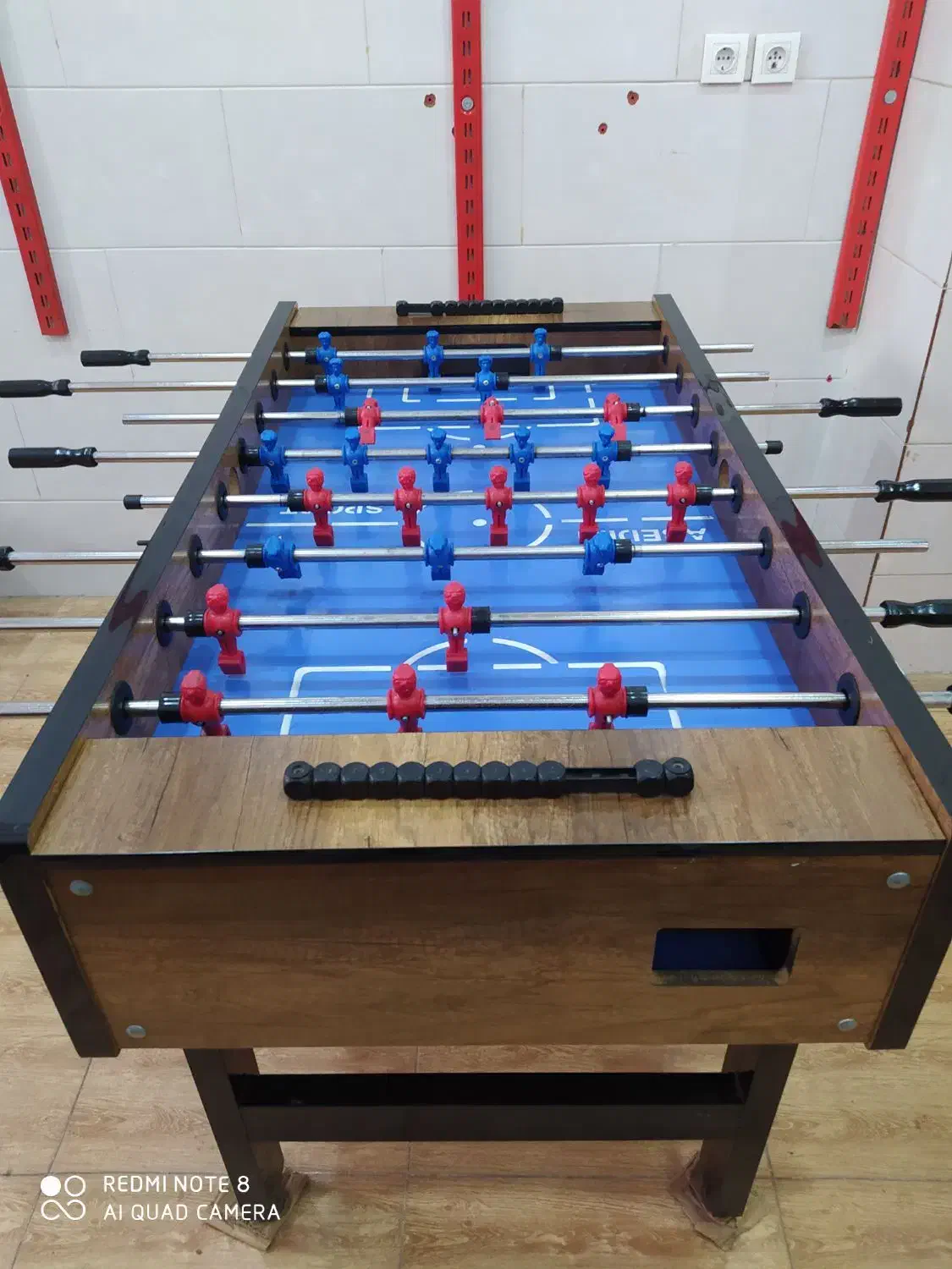 تلوزیون|تلویزیون و پروژکتور|میانه, |دیوار