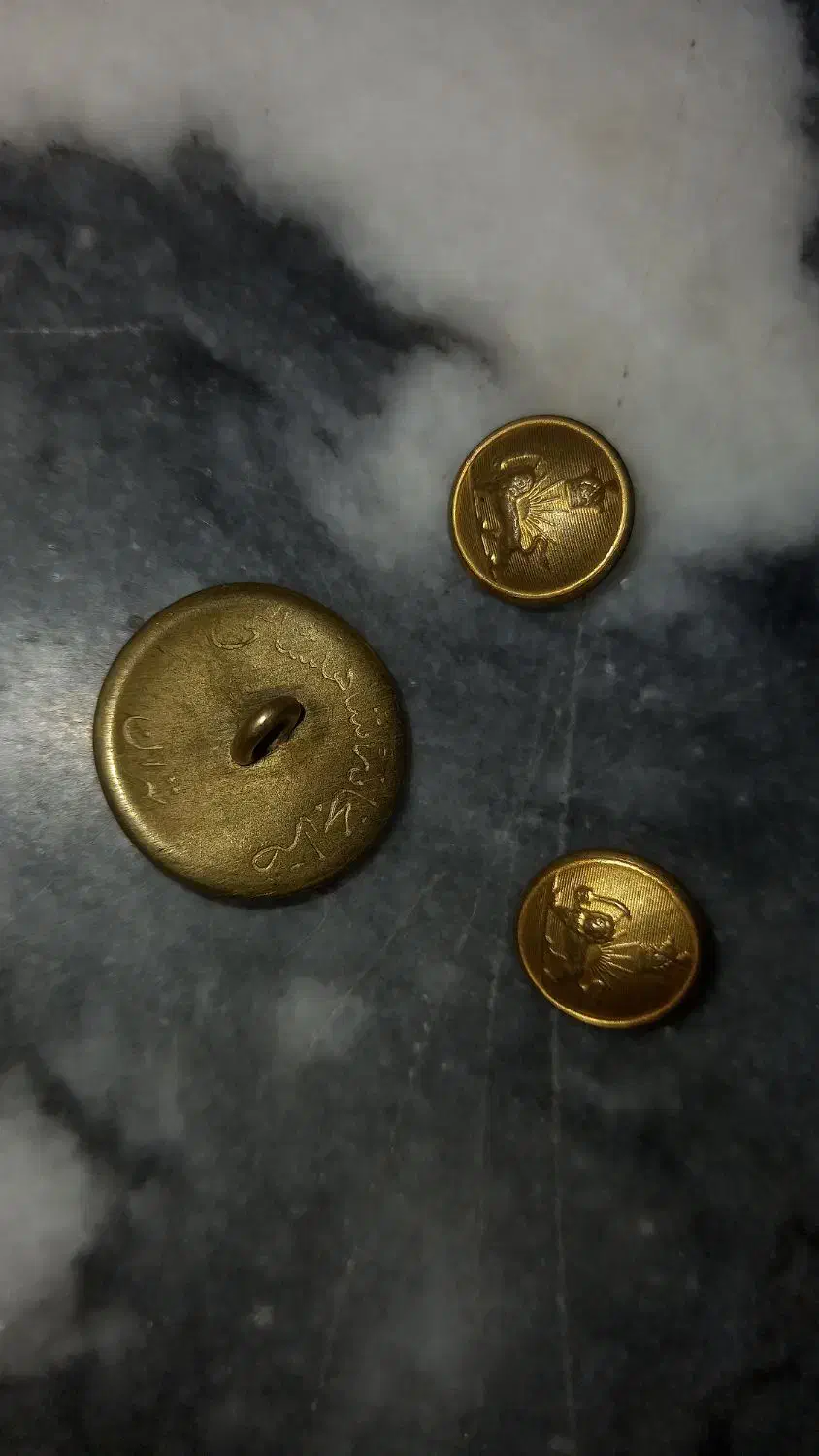 دکمه های آنتیک|کلکسیون اشیاء عتیقه|جلفا, |دیوار