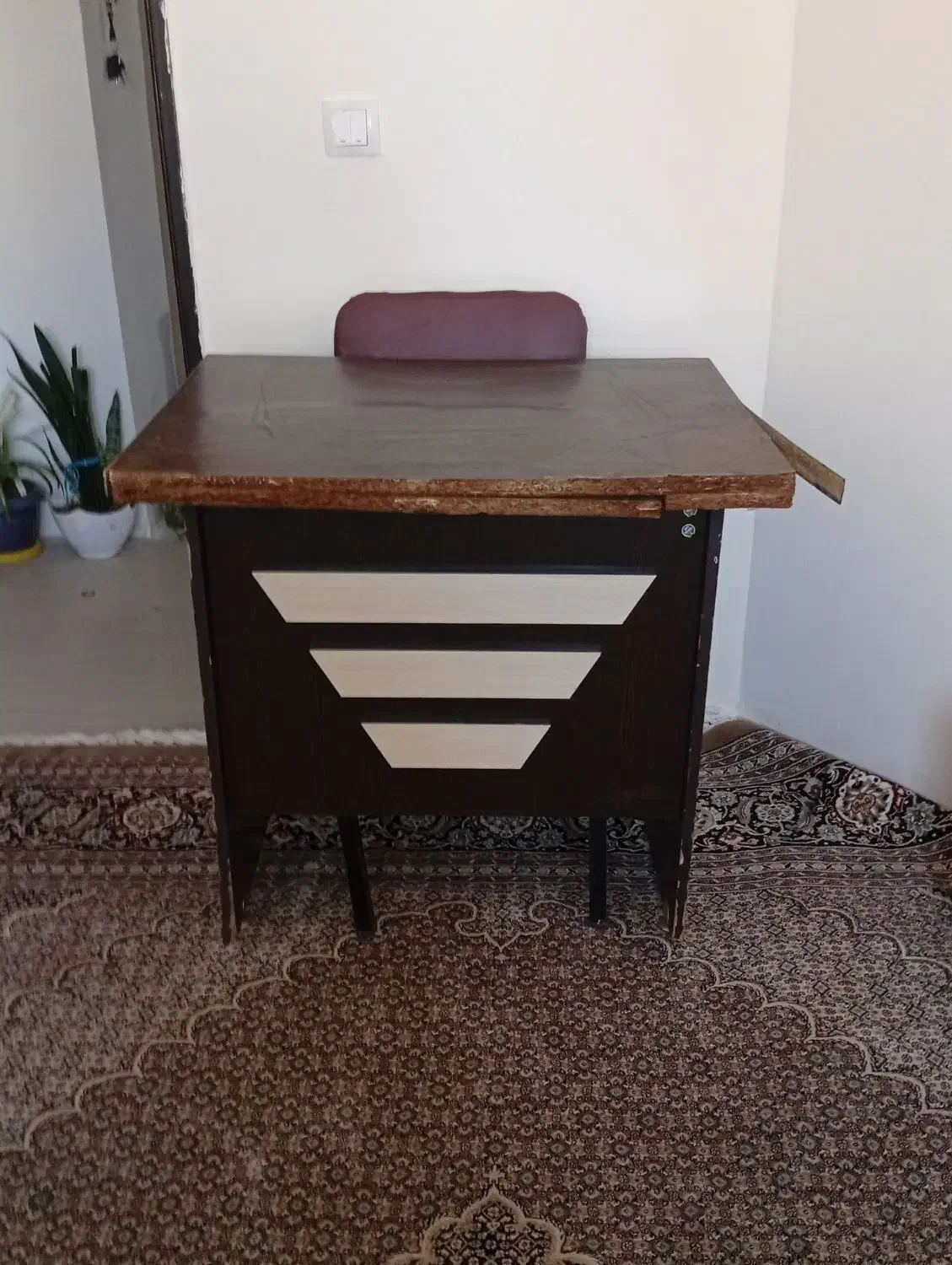 میز|میز تحریر و کامپیوتر|گلبهار, شهر جدید گلبهار|دیوار