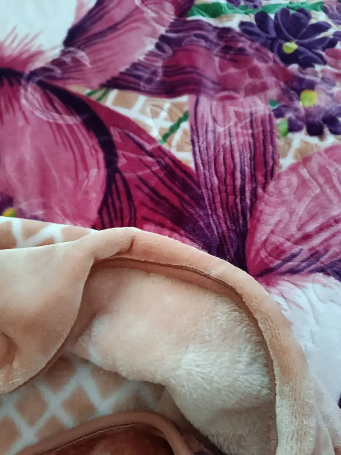 پتوی دو نفره/گل برجسته نرمینه/ نو با ساک|رختخواب، بالش، پتو|لنگرود, |دیوار