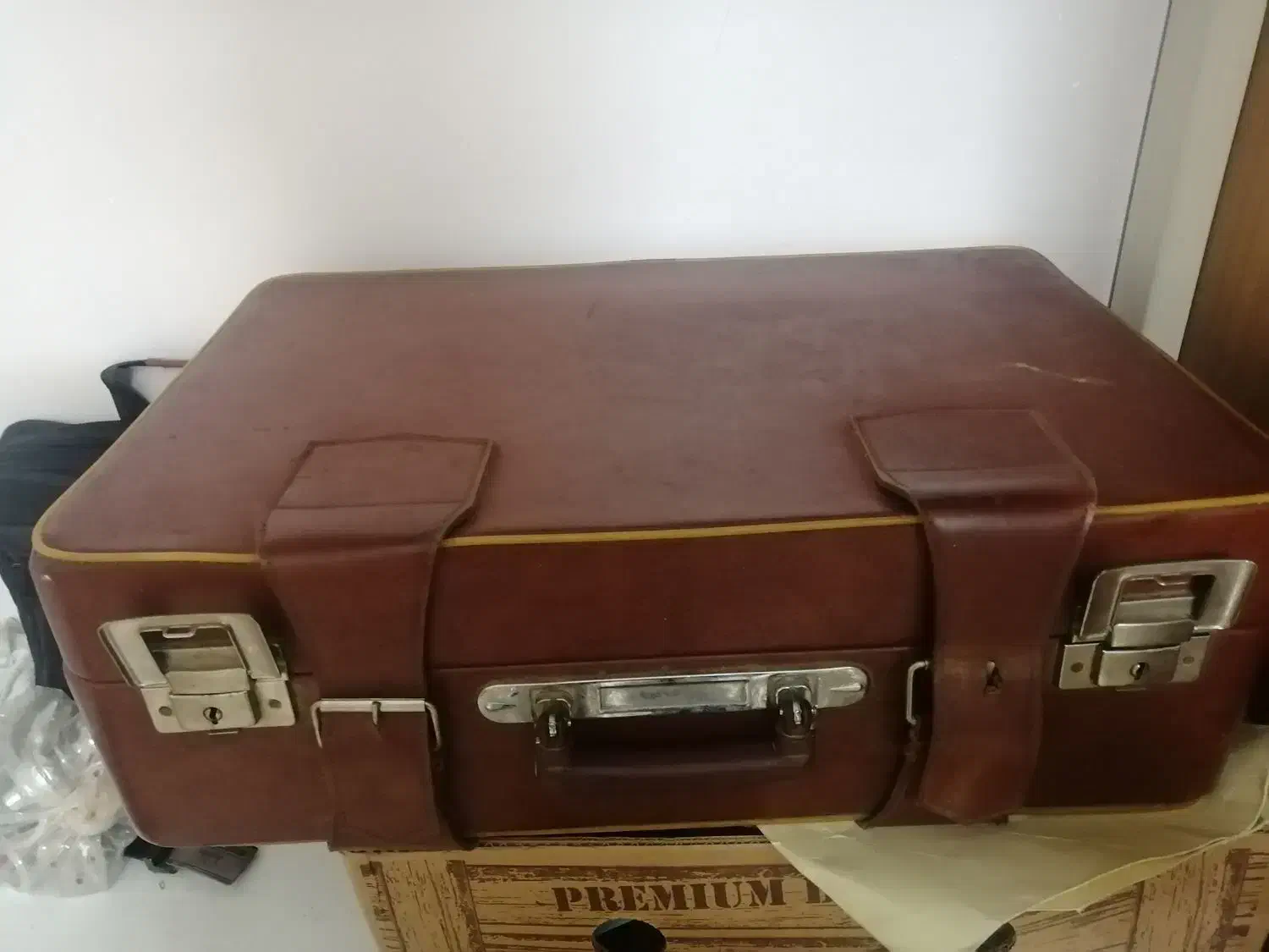 ساک بزرگ|کیف، کفش، کمربند|شیراز, سینما سعدی|دیوار