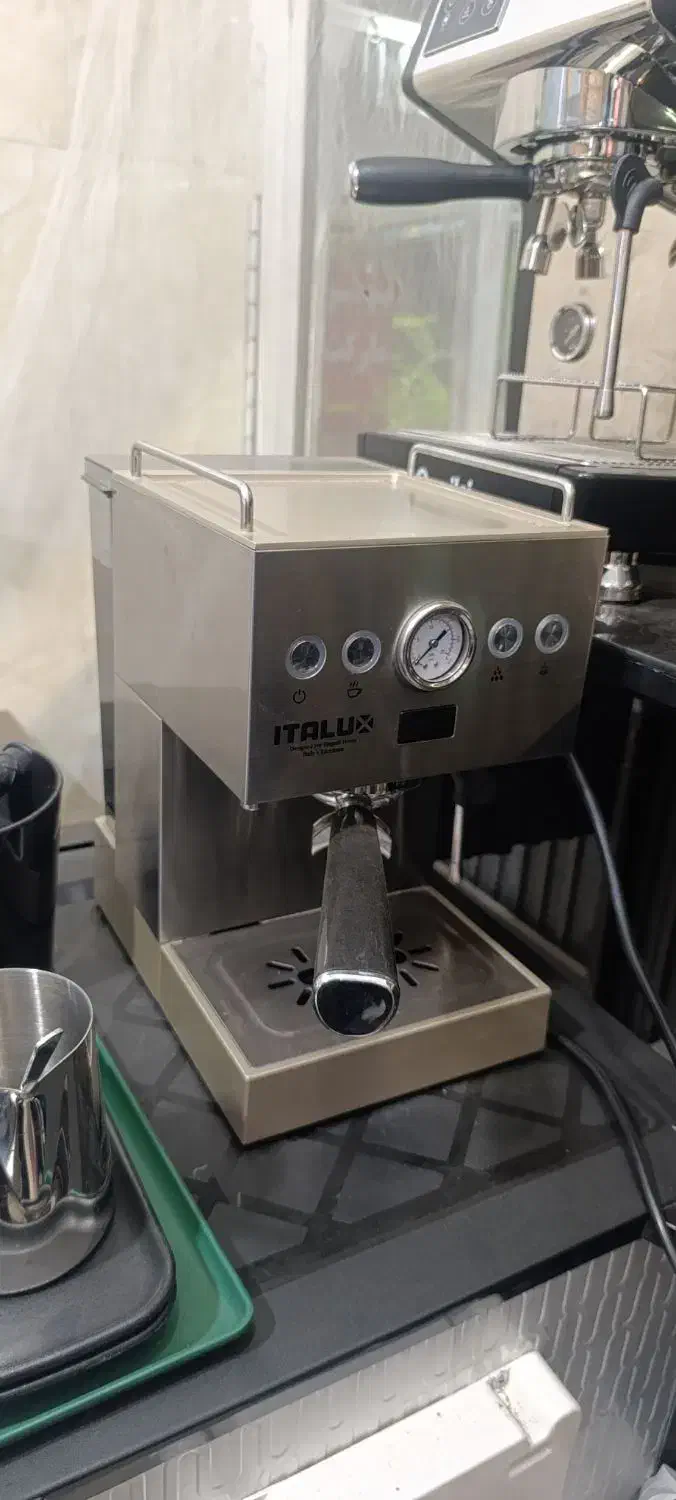 اسپرسوساز نیمه صنعتی مشابه نو|سماور، چای‌ساز، قهوه‌ساز|هشتگرد, شهرک ریحانه|دیوار