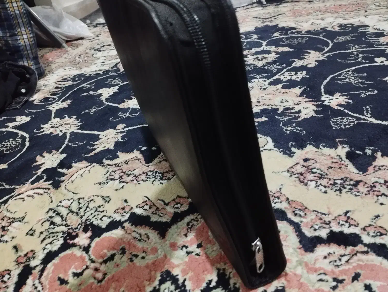 کیف مردانه|کیف، کفش، کمربند|اندیشه, اندیشه فاز ۱|دیوار