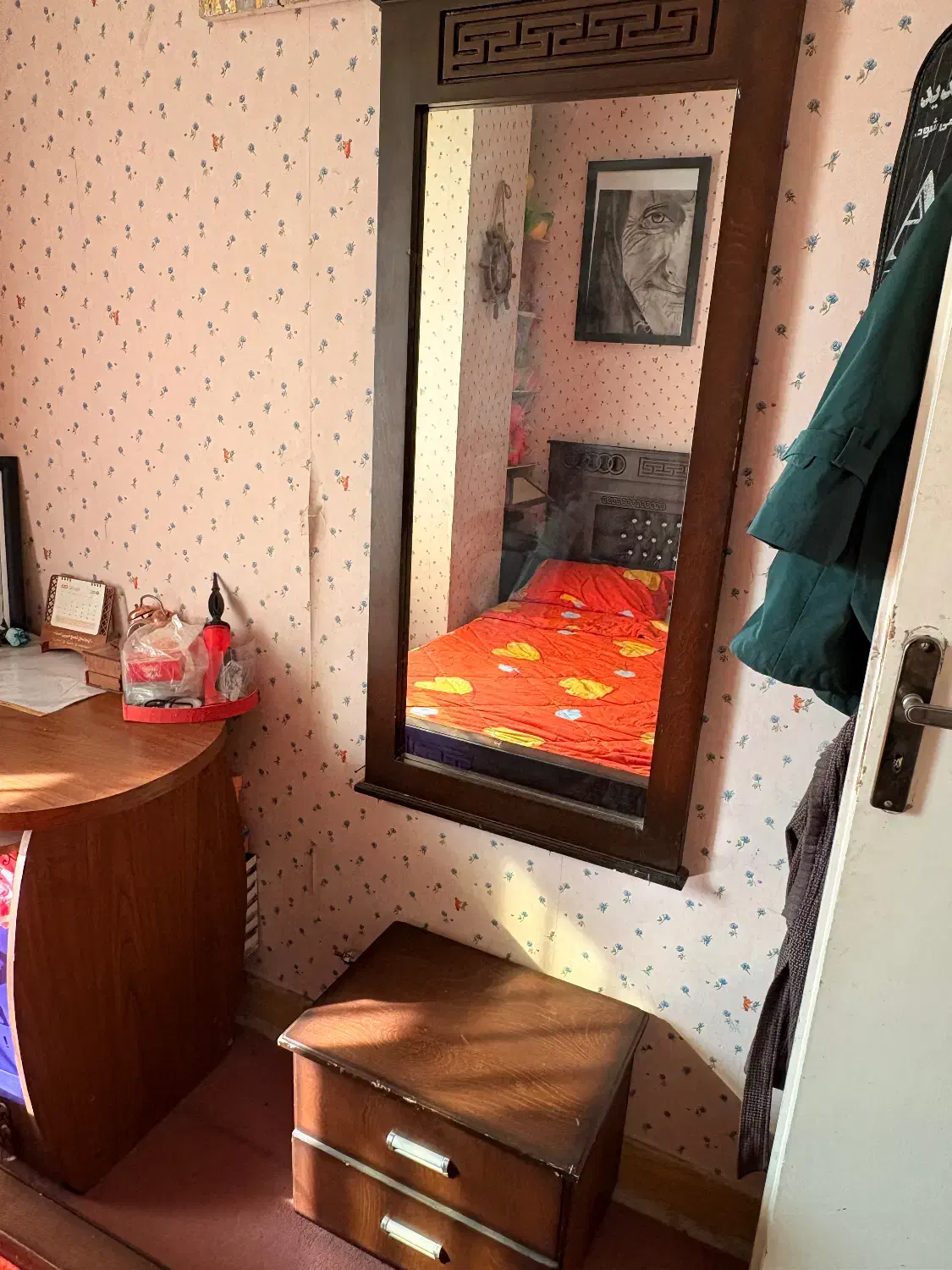 تخت و میز|تخت و سرویس خواب|کرج, شاهین‌ویلا|دیوار