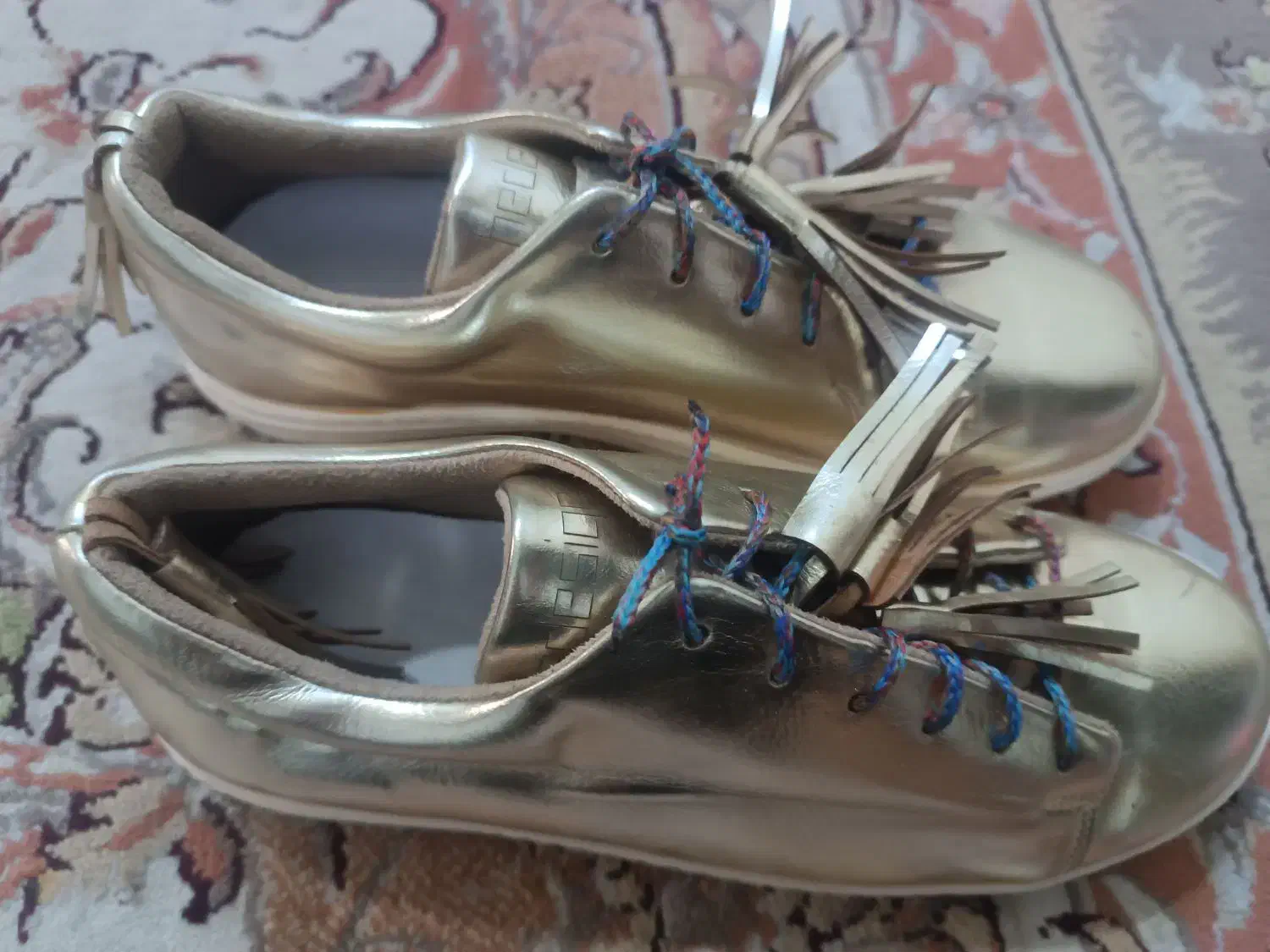 کفش طلایی دخترانه  شیک ونو سایز 39اصلی|کیف، کفش، کمربند|خرم‌آباد, |دیوار