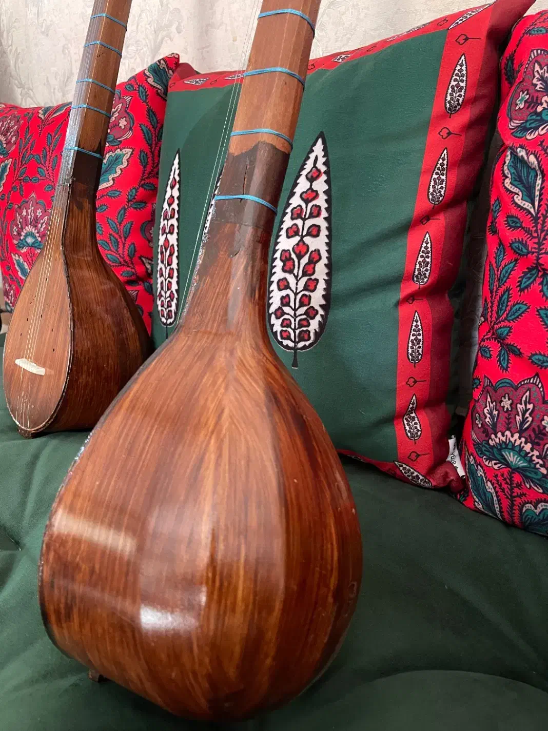 سه تار دستساز|سازهای سنتی|نظرآباد, نظرآباد|دیوار