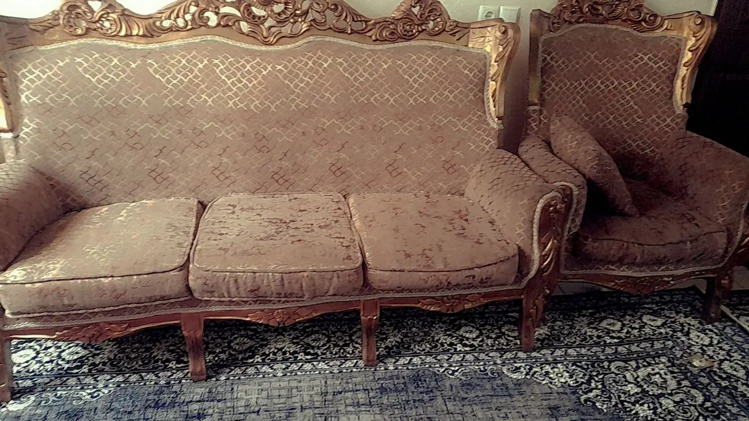 مبل ۹نفره سلطنتی|مبلمان خانگی و میز عسلی|مشهد, چهارچشمه|دیوار