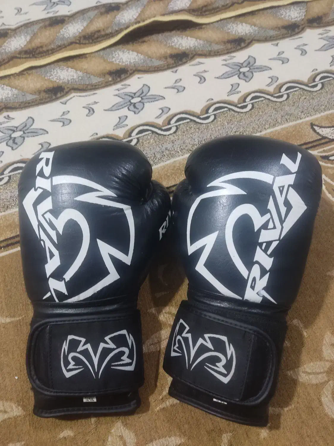 فروش یک کیسه بکس ۱ونیم متری و دستکش چرم اصلی|تجهیزات ورزشی|سوق, |دیوار