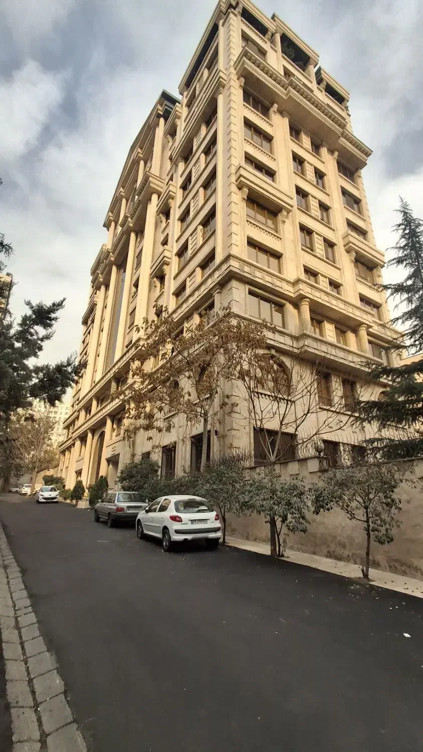 ۱۷۰ متر/ فرمانیه (بهترین لوکیشن)