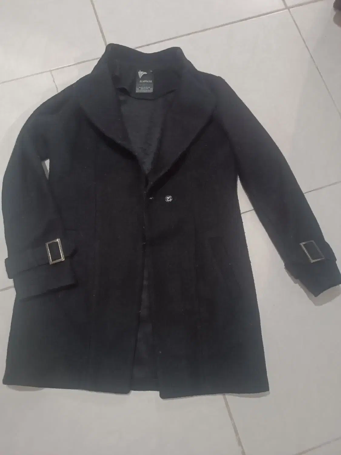 تعدادی پالتو و مانتو|لباس|دامغان, |دیوار