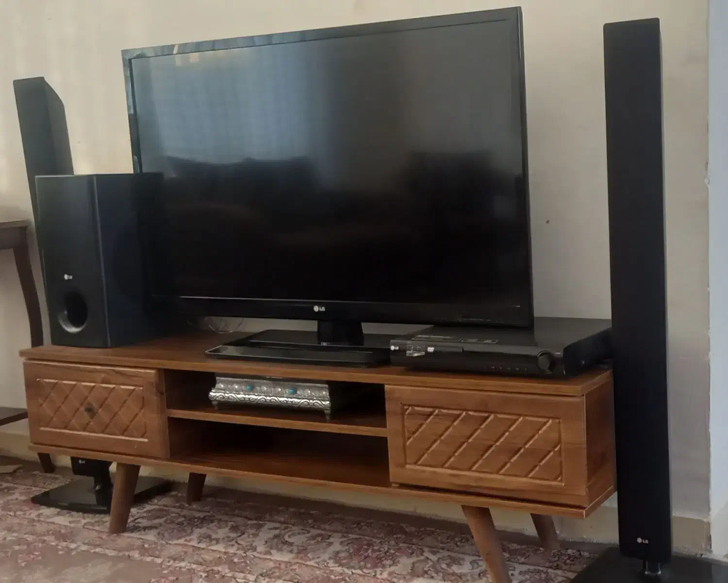 تلویزیون|تلویزیون و پروژکتور|شاهین‌شهر, شهرک هشت بهشت|دیوار