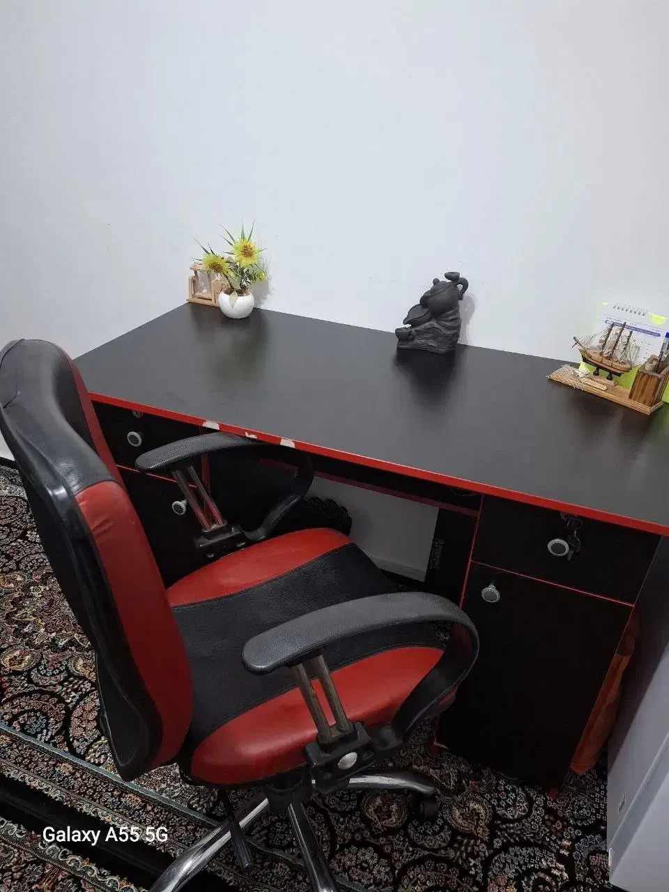 میز تحریر و صندلی|میز تحریر و کامپیوتر|فومن, |دیوار