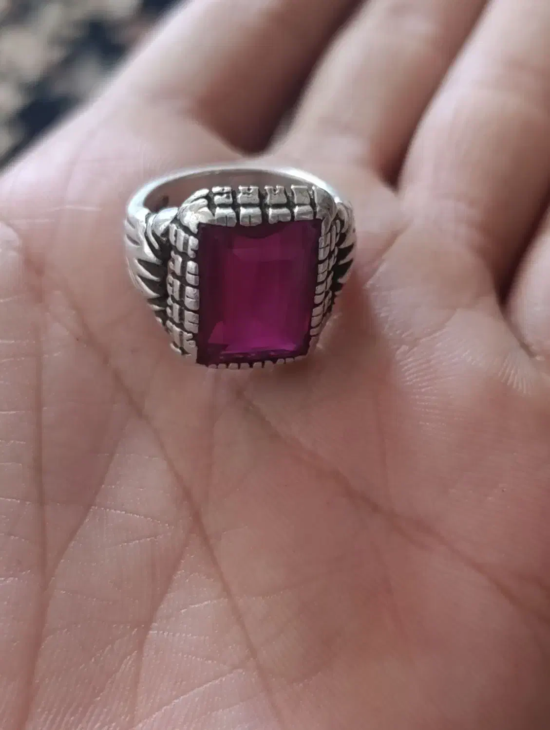 انشگر یاقوت|جواهرات|هوراند, |دیوار