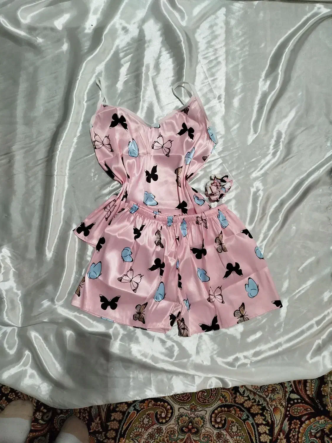 ست ساتن|لباس|قم, آذر (نکویی)|دیوار