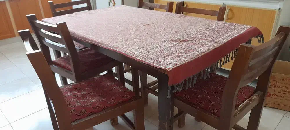 میز ناهارخوری چوبی به اضافه شش عدد صندلی چوبی|میز و صندلی غذاخوری|شیراز, باغ تخت|دیوار