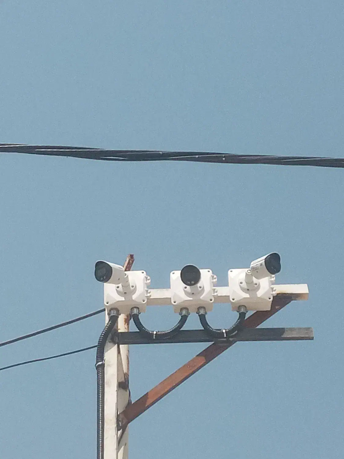 دوربین مداربسته و دزدگیر|دوربین مداربسته|آبدانان, |دیوار