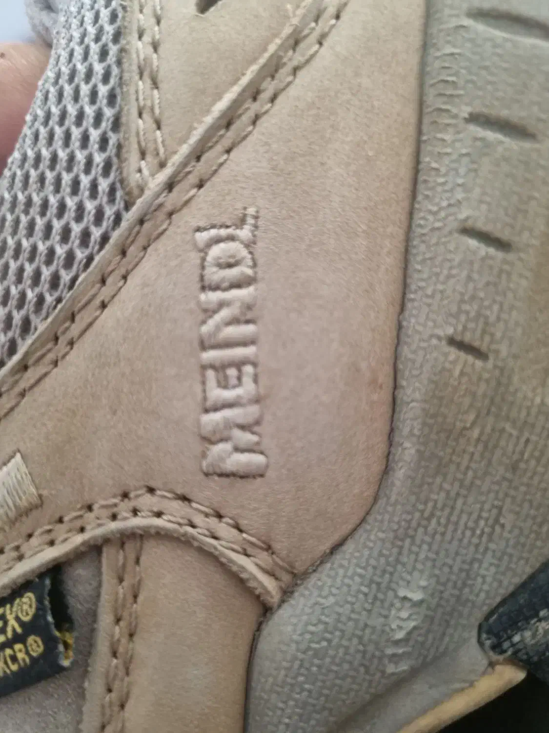 کتونی مارک مندل آلمانی|کیف، کفش، کمربند|قدس, شهر‌قدس|دیوار