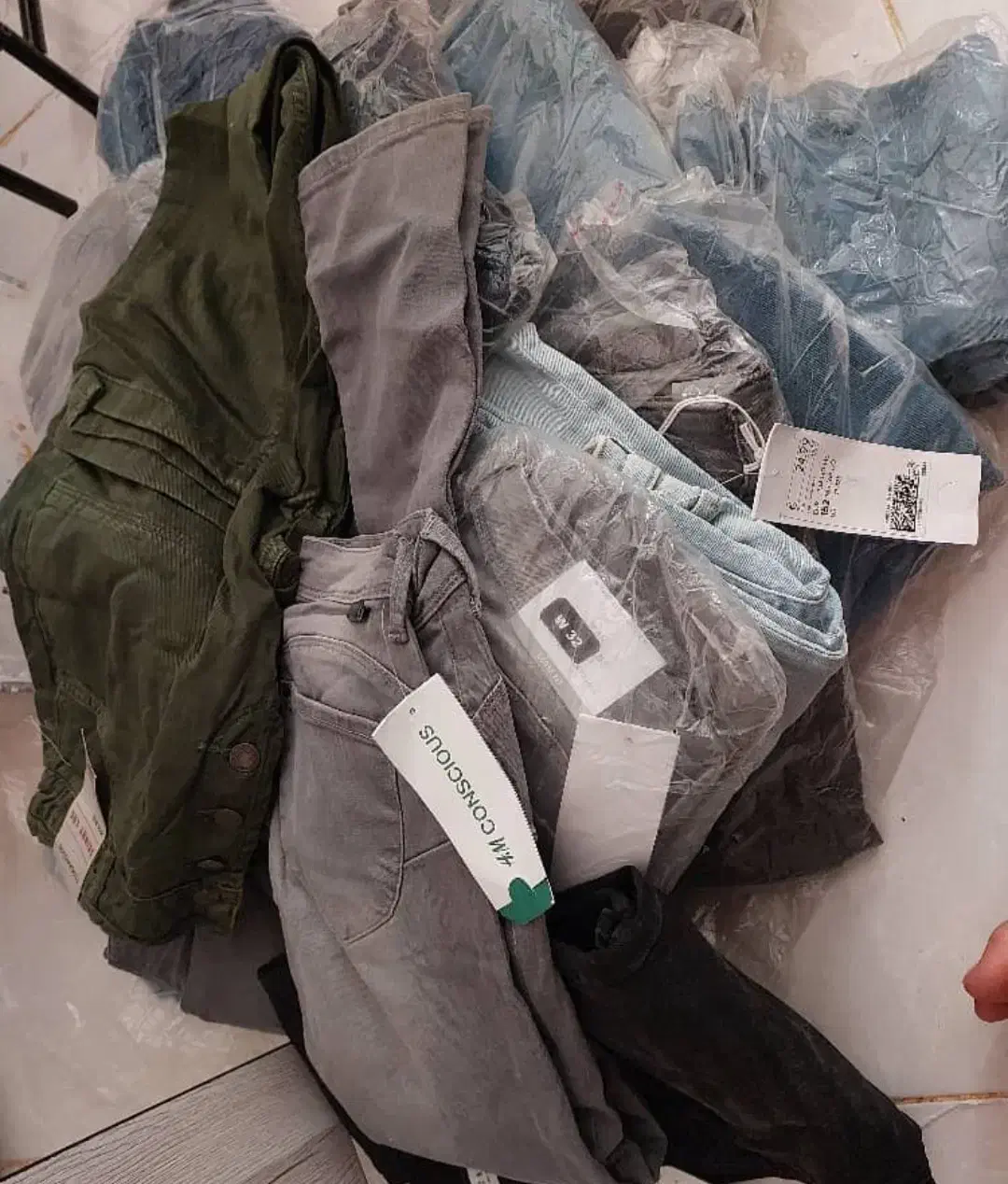 فروش شلوار لی و دمپایی بچگانه|کفش و لباس بچه|بندرلنگه, |دیوار