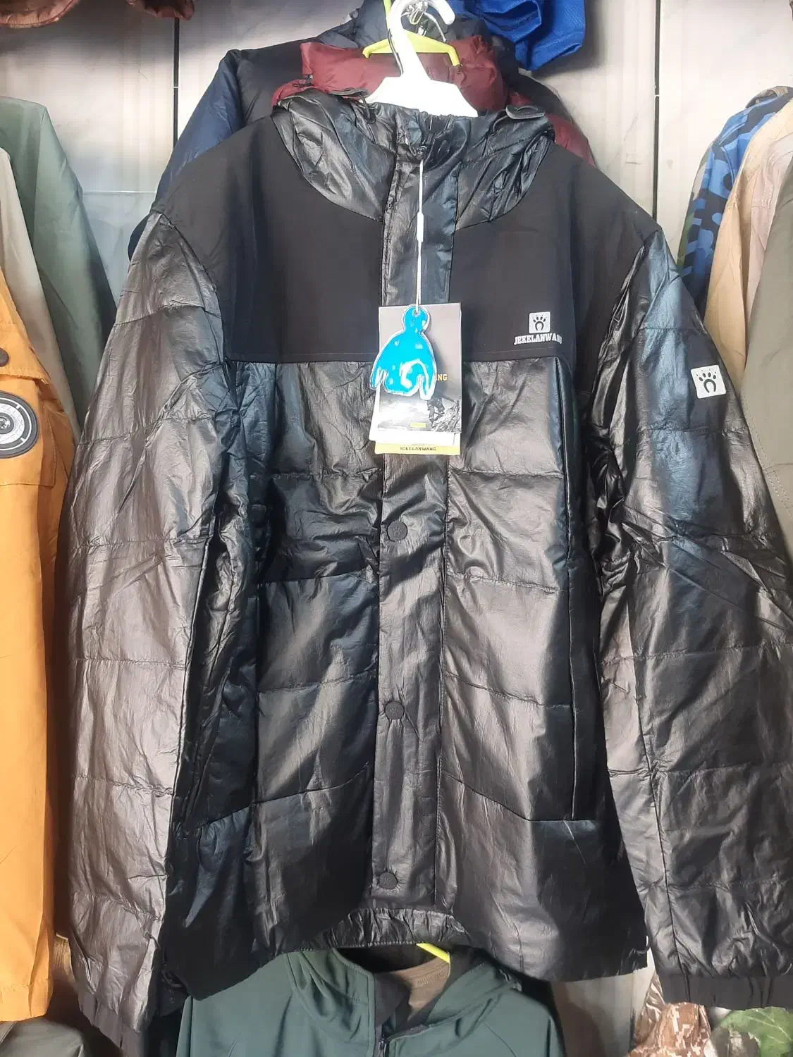 کاپشن پَر|لباس|سمیرم, |دیوار