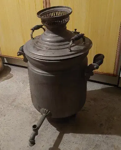 سماور برنجی و ظروف مسی|کلکسیون اشیاء عتیقه|رباطکریم, رباطکریم|دیوار