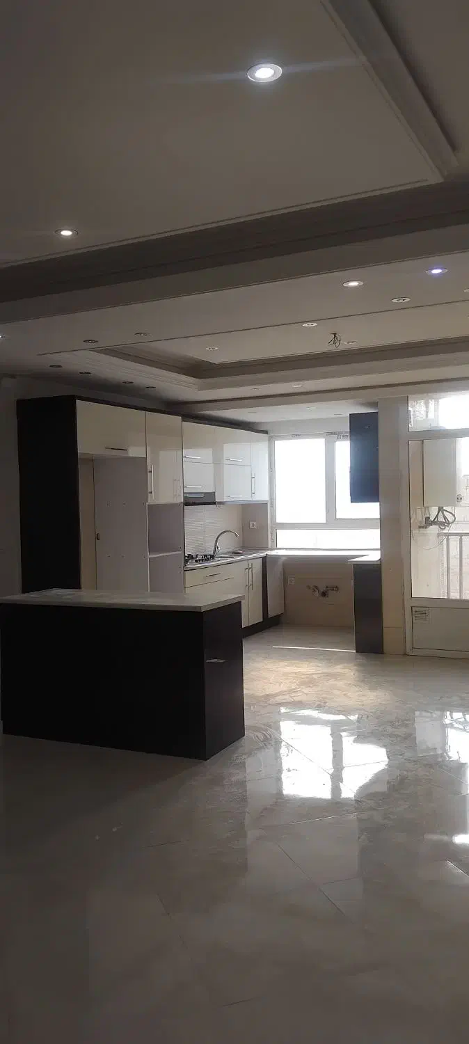 ۱۲۰ متر ، دو خوابه ، فول امکانات ، عادل و زرین