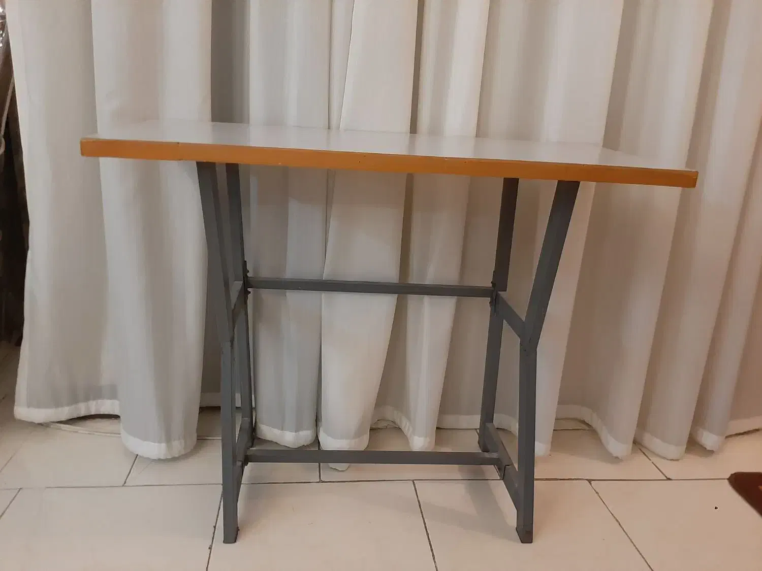 میز چرخ خیاطی|لوازم خیاطی و بافتنی|فردیس, ثابتی|دیوار