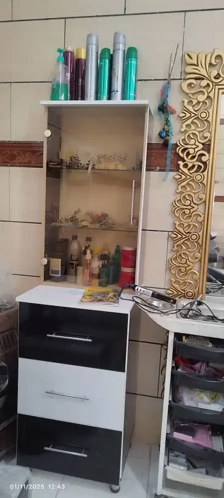 آیینه وصندلی آرایشگاه زنانه|آرایشگاه و سالن‌های زیبایی|چناران, |دیوار