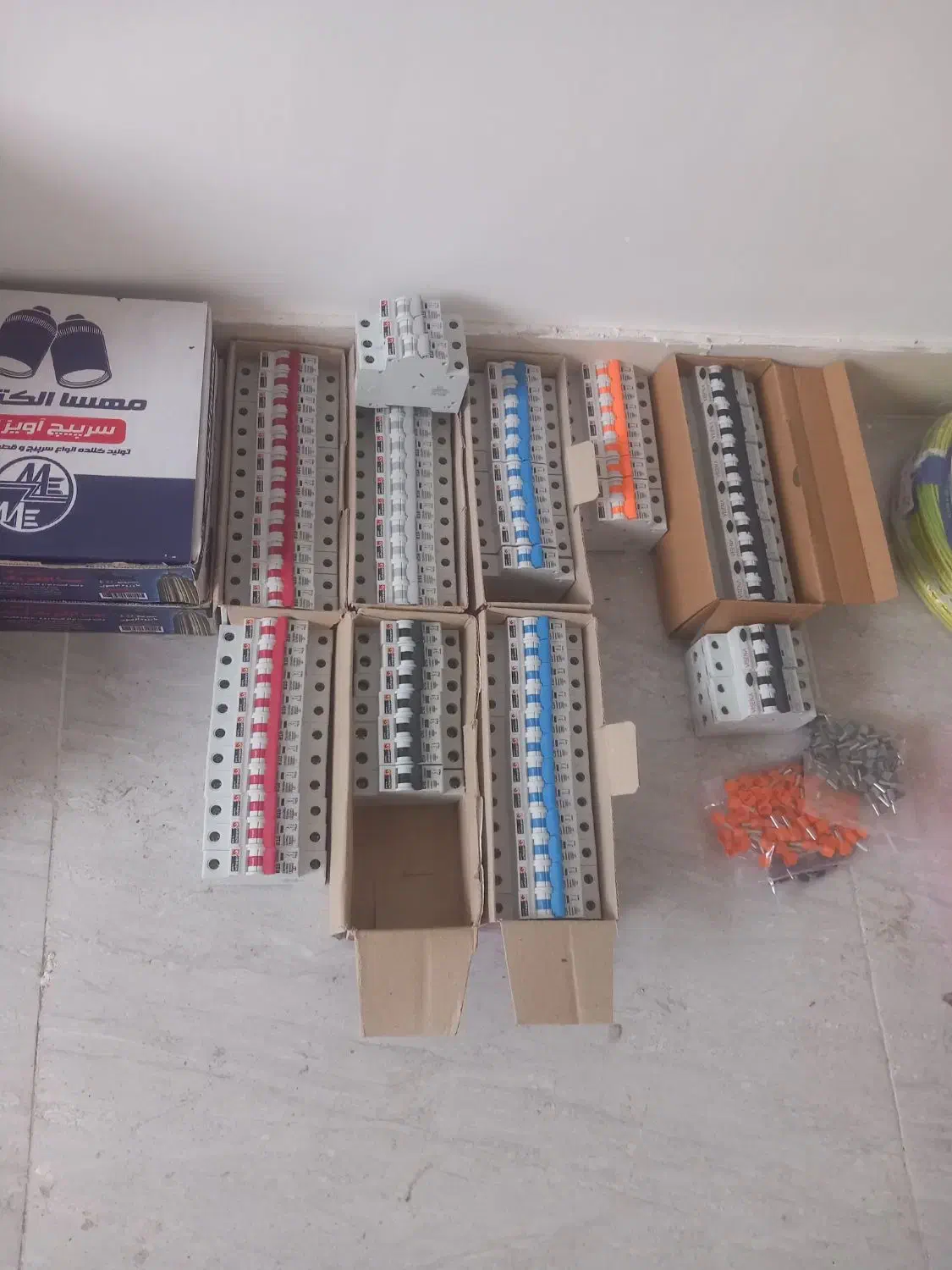 کارگر ماهر ونیمه ماهر جهت برق ساختمان نیازمندم|استخدام معماری، عمران و ساختمانی|رشت, دیلمان|دیوار