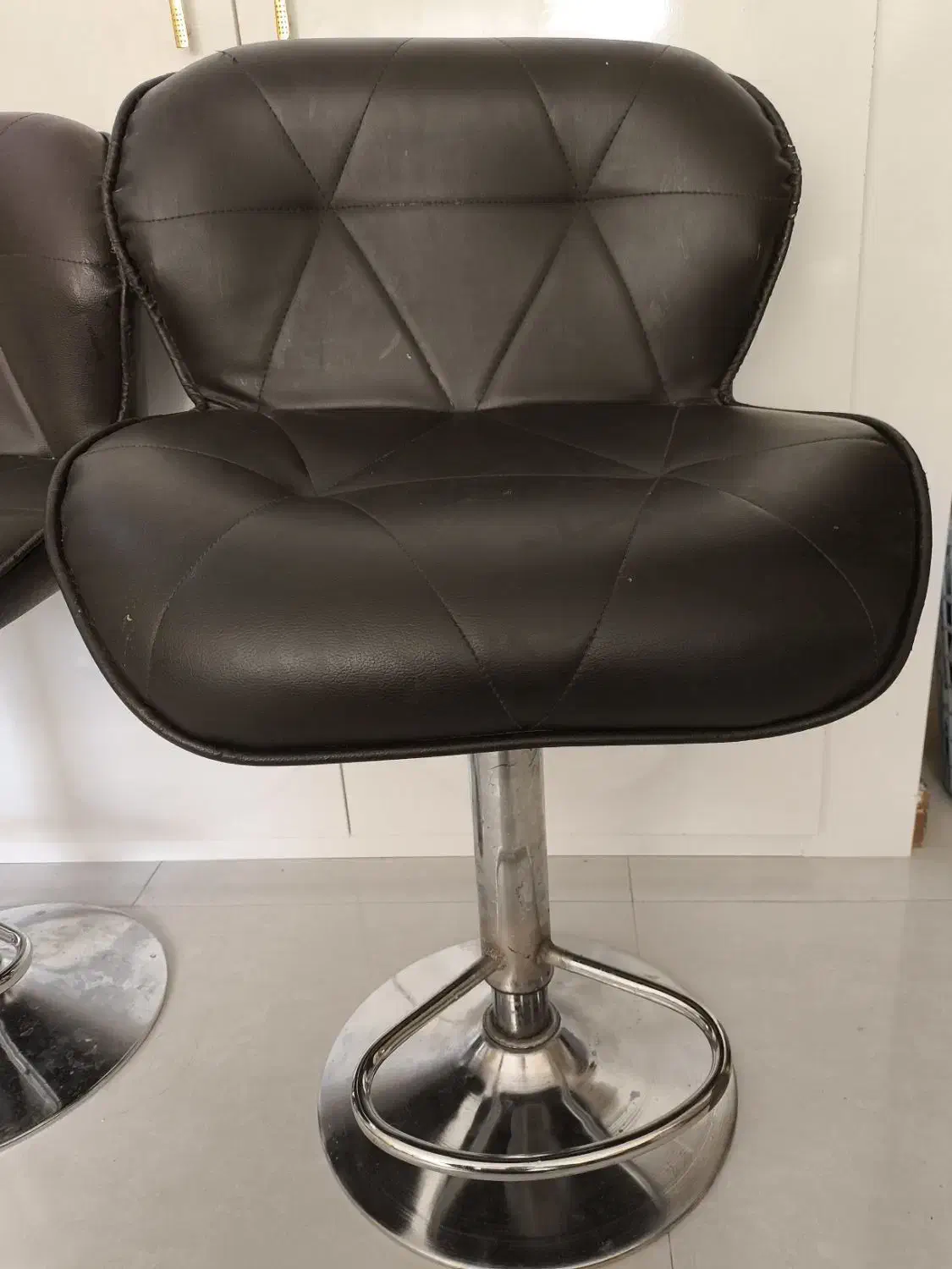 یک جفت صندلی اپن چرم|صندلی و نیمکت|مشهد, هفت تیر (حافظ)|دیوار