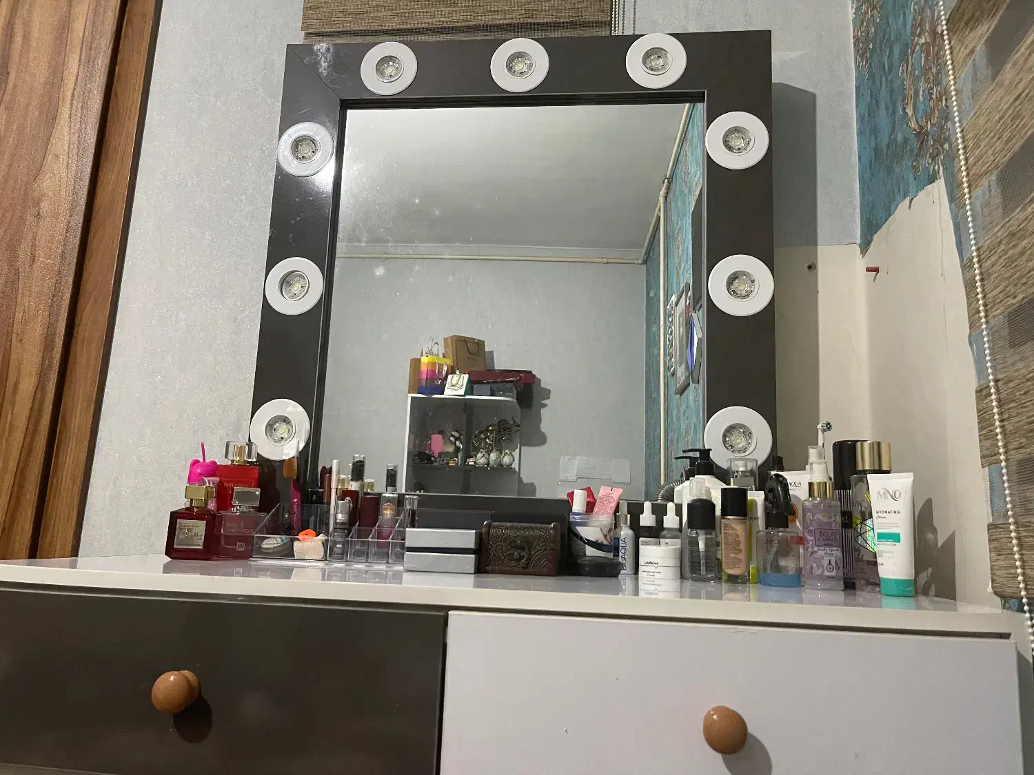 میز آرایشی|تخت و سرویس خواب|یاسوج, |دیوار