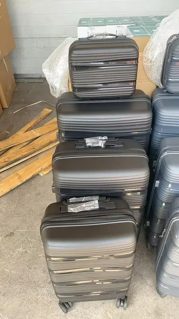 پخش فروش چمدان وارداتی قفل دار نشکن کف بازار|کیف، کفش، کمربند|کرج, شهرک بنفشه|دیوار
