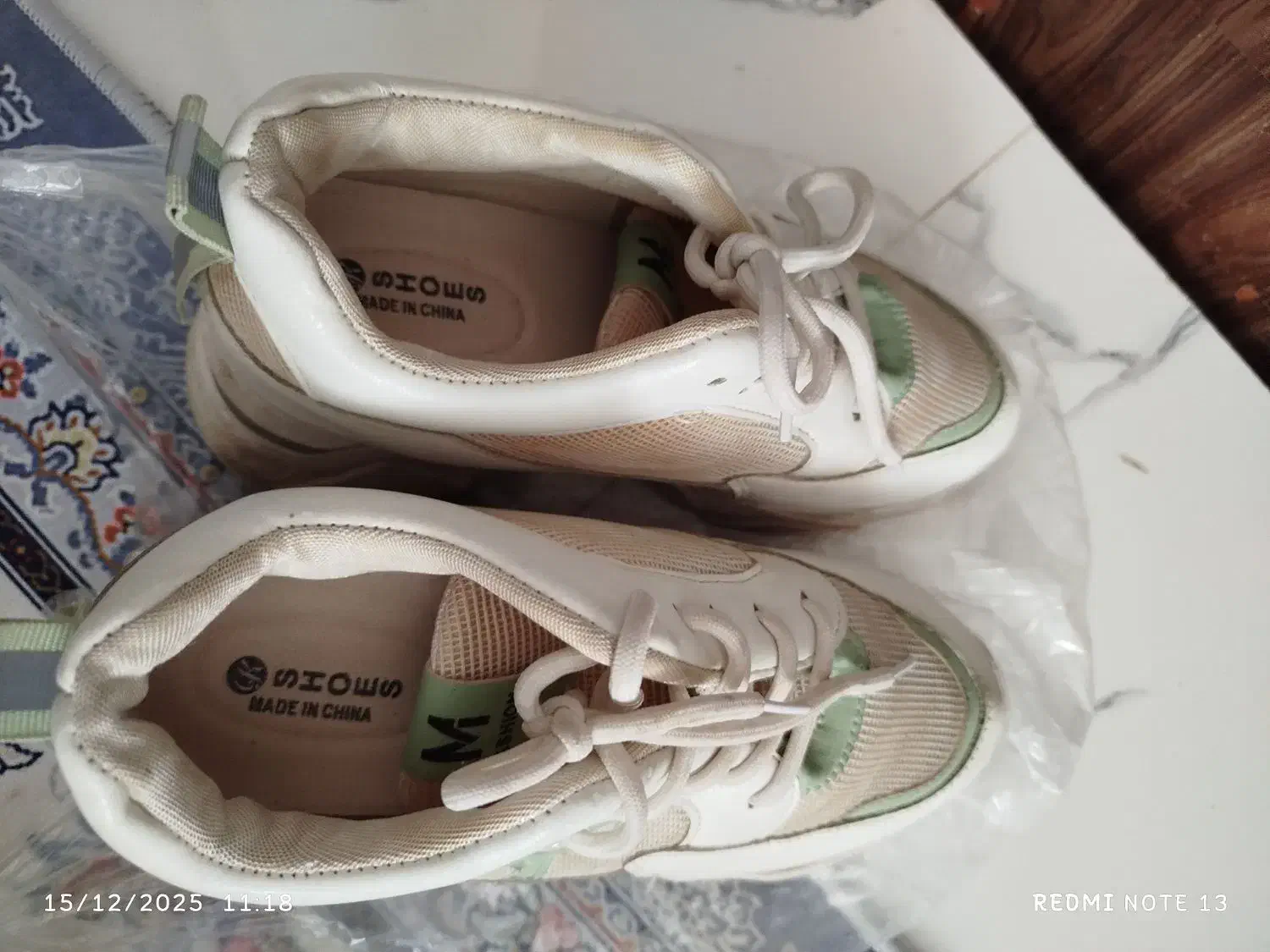 کتونی سفید و پاشنه‌دار|کیف، کفش، کمربند|شازند, |دیوار